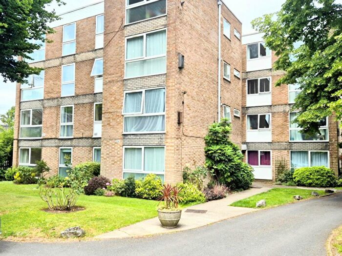 Studio To Rent In Lynton Grange, Fortis Green, N2