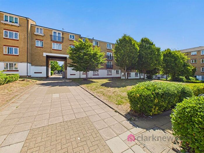 2 Bedroom Flat To Rent In Dadswood, Harlow, CM20