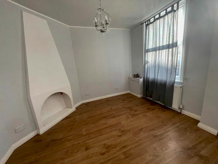 2 Bedroom Property To Rent In Westlock Avenue, Leeds, LS9