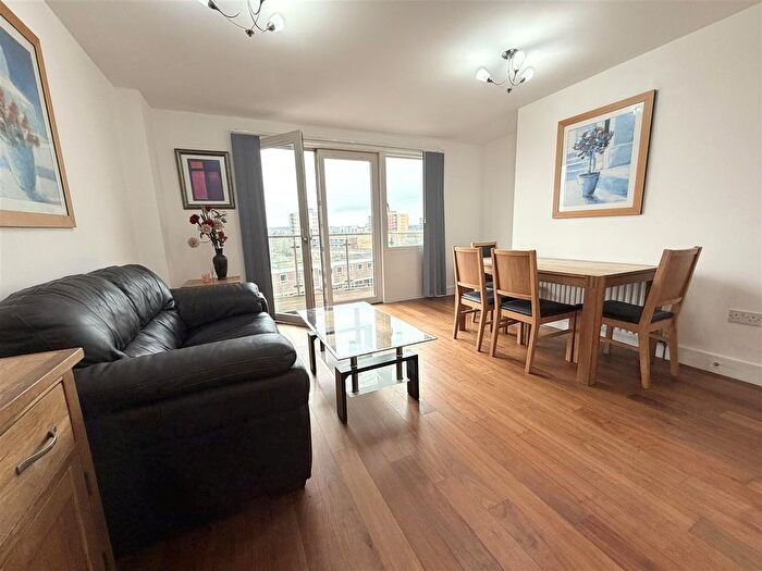 1 Bedroom Flat For Sale In Orchard Plaza, High Street, Poole, BH15
