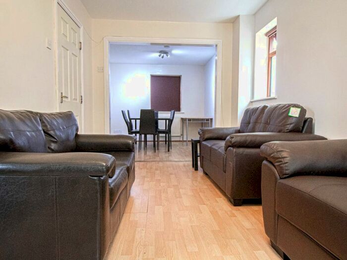 8 Bedroom Apartment To Rent In Wellington Road, Manchester, Greater Manchester, M14