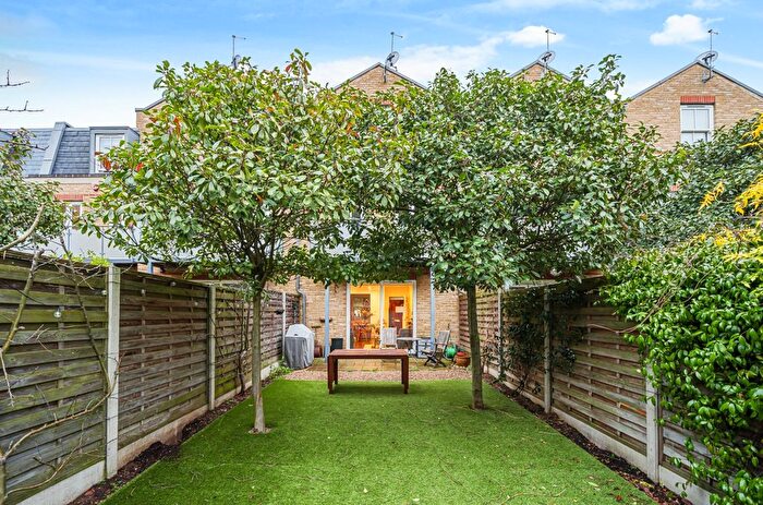 3 Bedroom Terraced House To Rent In Pages Walk, London, SE1