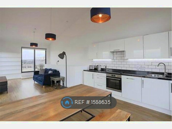 2 Bedroom Flat To Rent In Aire, Leeds, LS9