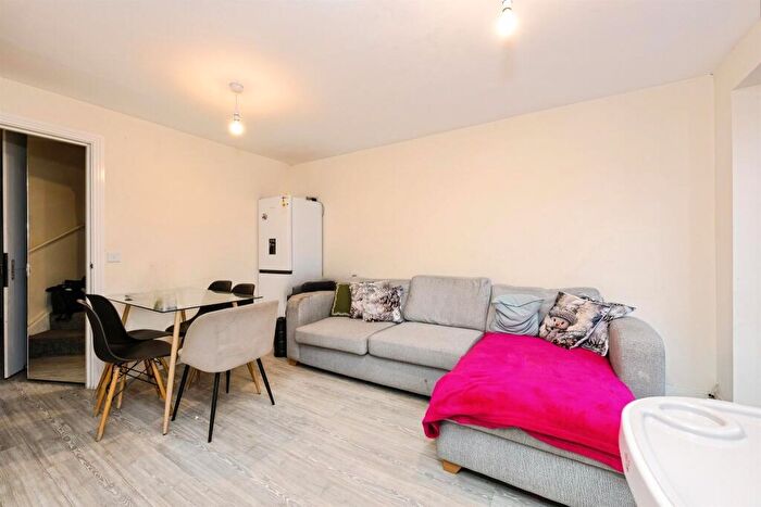 4 Bedroom Semi Detached House For Sale In Jones Hill, Hampton Vale, Peterborough, PE7