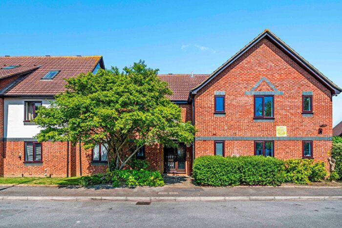 1 Bedroom Flat To Rent In Stirling Close, London, SW16