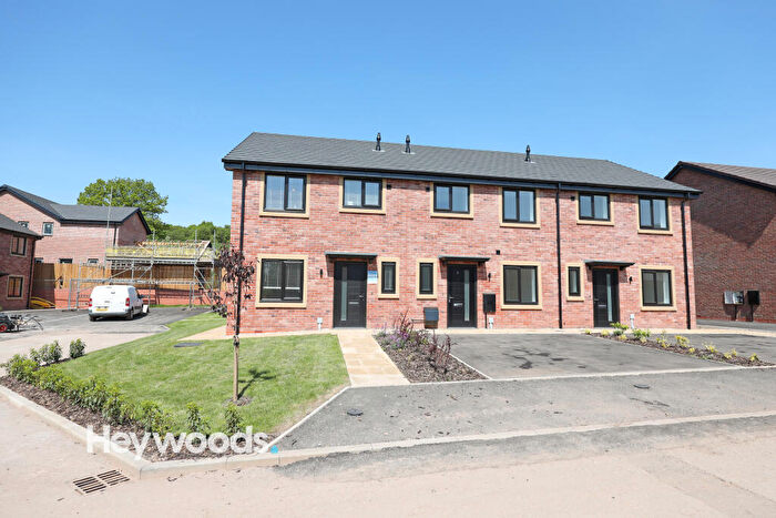 3 Bedroom Mews To Rent In Lakeway Grove, The Oaks, ST5