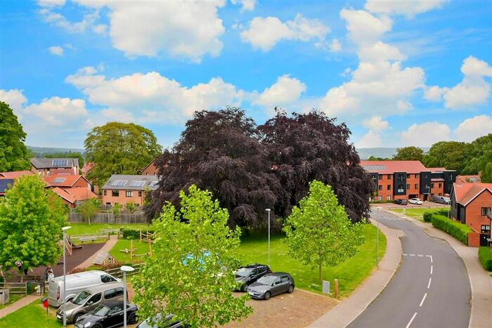 2 Bedroom Flat For Sale In Charlotte Way, Leybourne, West Malling, Kent, ME19