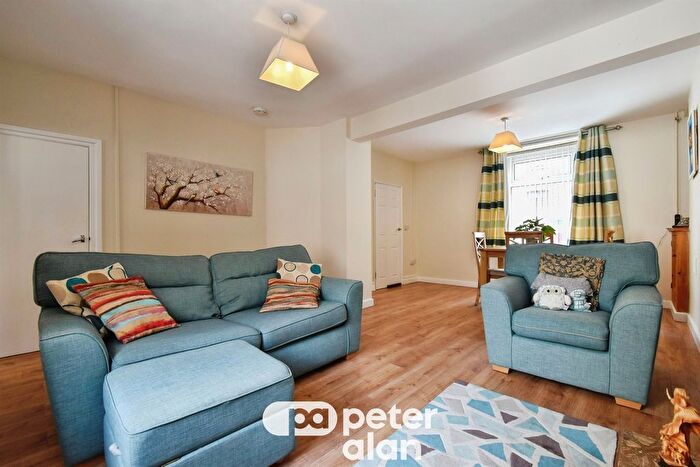 3 Bedroom End Of Terrace House For Sale In Merthyr Road, Glynneath, Neath, SA11