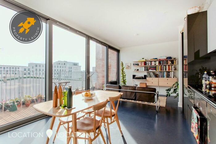 2 Bedroom Flat To Rent In Wadeson Street, Wade House, E2