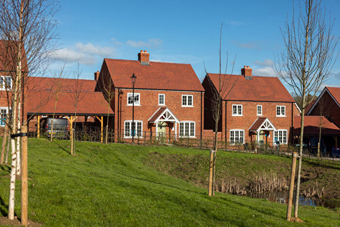 3 Bedroom Detached House For Sale In Clayhill Road, Burghfield Common, RG7