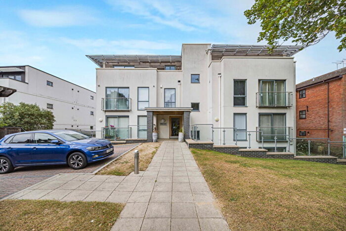 2 Bedroom Flat For Sale In Albemarle Road, Beckenham, BR3