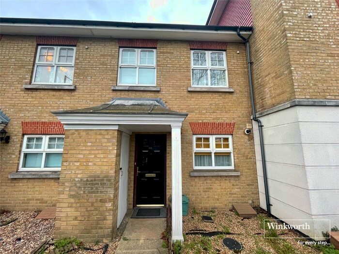 3 Bedroom Detached House To Rent In Honeypot Lane, Kingsbury, London, NW9