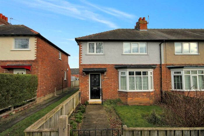 3 Bedroom End Of Terrace House To Rent In Farndale Avenue, Northallerton, DL7