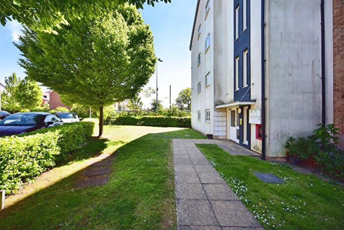 2 Bedroom Apartment For Sale In Melrose Close, Maidstone, ME15