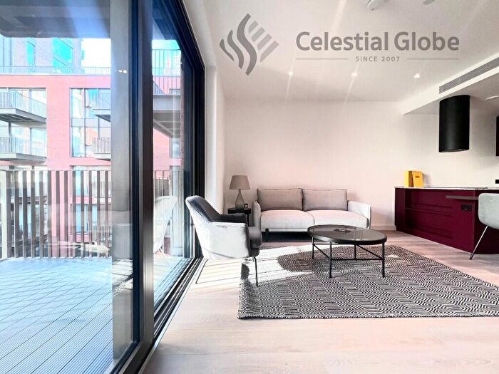 2 Bedroom Apartment To Rent In Viaduct Gardens, London, SW11