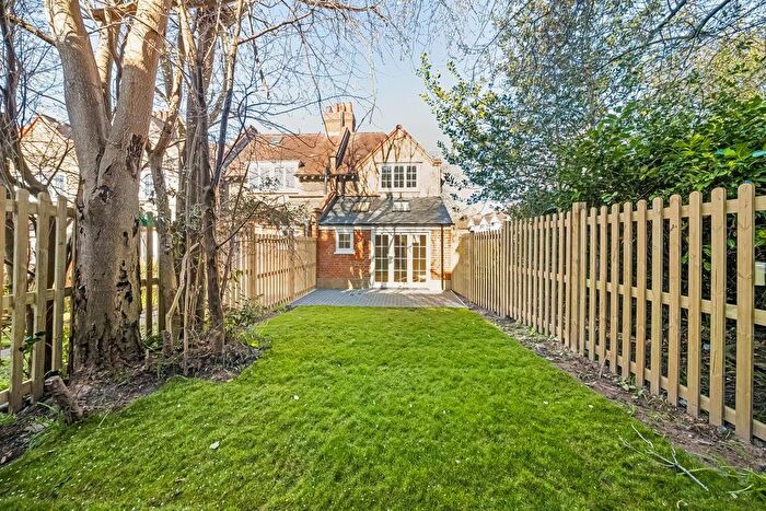 2 Bedroom Property To Rent In Dekker Road, Dulwich Village, London, SE21