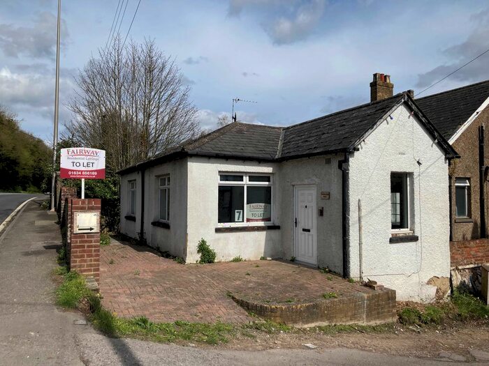 2 Bedroom Bungalow To Rent In Rochester Road, Rochester, ME2