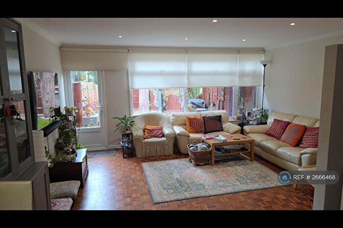 3 Bedroom Terraced House To Rent In Castle Court, Maidenhead, SL6