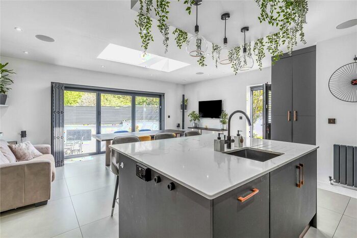 3 Bedroom Semi-Detached House To Rent In Guild Road, London, SE7