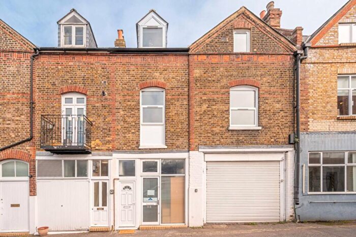 3 Bedroom Maisonette To Rent In Canfield Place, South Hampstead, London, NW6