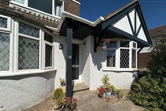 4 Bedroom Semi-Detached House For Sale In Larkfield Way, Brighton, Brighton & Hove, BN1