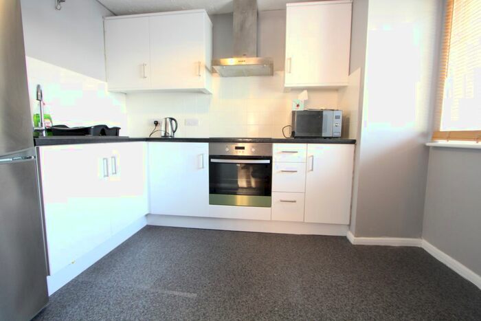 1 Bedroom Flat To Rent In Caroline Close, London, SW16