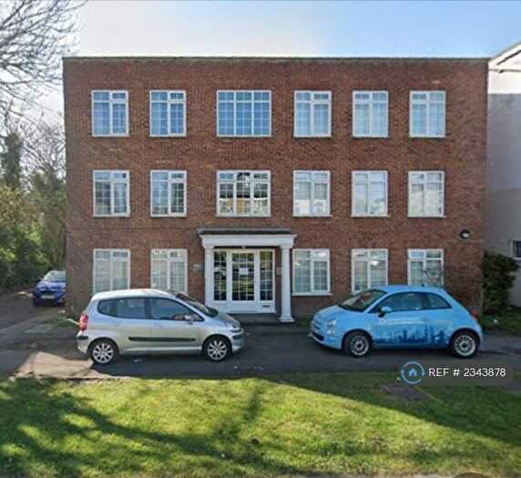 2 Bedroom Flat To Rent In Blenheim Court, London, NW4