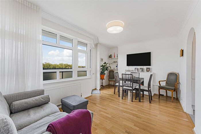 2 Bedroom Flat For Sale In Broomhouse Lane, Parsons Green, SW6