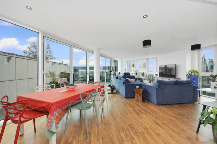 3 Bedroom Penthouse To Rent In Altitude Point, E1