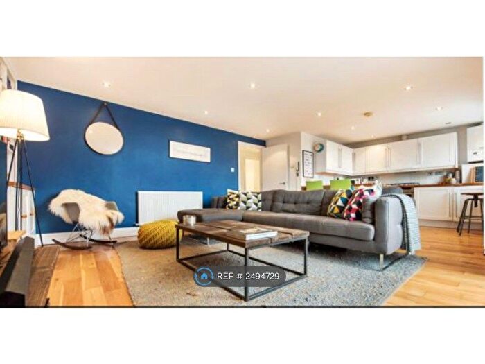 2 Bedroom Flat To Rent In Brixton Hill, London, SW2