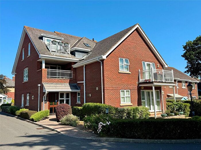 2 Bedroom Flat For Sale In Bluebell Gardens, York Avenue, New Milton, Hampshire, BH25