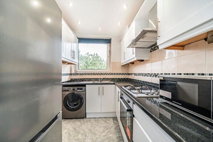 4 Bedroom Flat To Rent In Hope Street, Clapham Junction, SW11