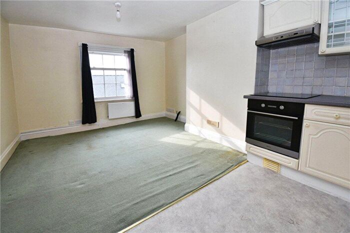 1 Bedroom Apartment For Sale In Bell Street, Romsey, Hampshire, SO51