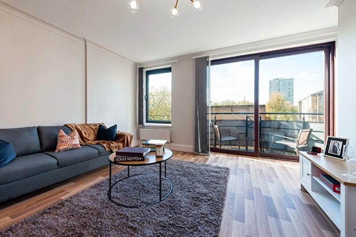 2 Bedroom Flat For Sale In Lion Court, The Highway, E1W