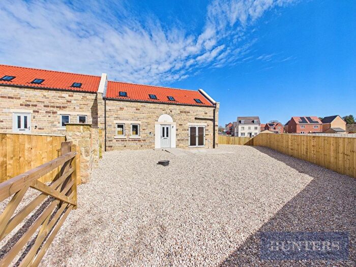 3 Bedroom Terraced House For Sale In Foxglove Way, Scarborough, YO13