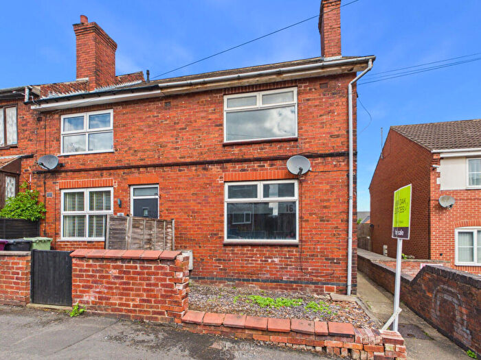 3 Bedroom End Of Terrace House For Sale In Knighton Street, North Wingfield, S42