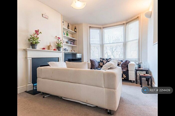 3 Bedroom Flat To Rent In Tff Burland Road, London, SW11