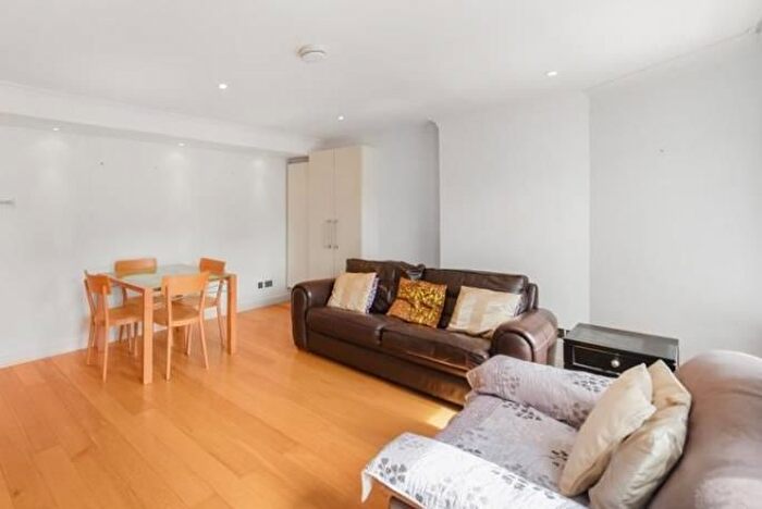 2 Bedroom Flat To Rent In Baker Street, Marylebone, London, NW1