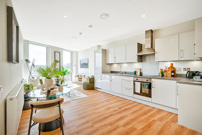 2 Bedroom Apartment For Sale In Crescent Gardens, Cherry Orchard Road, Croydon, CR0