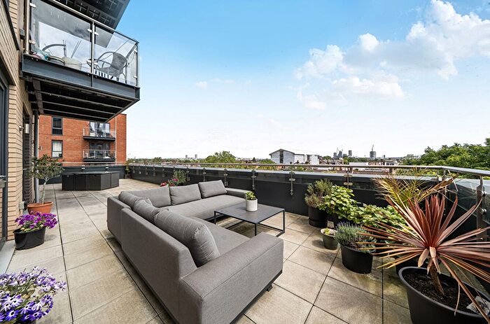 2 Bedroom Flat For Sale In Bowthorpe Court, Colonnade Gardens, Acton, W3