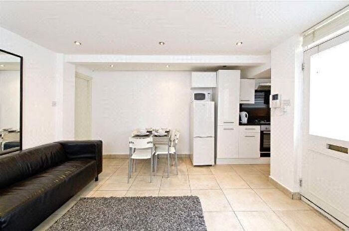 1 Bedroom Flat To Rent In Molyneux Street, Marylebone, London, W1H