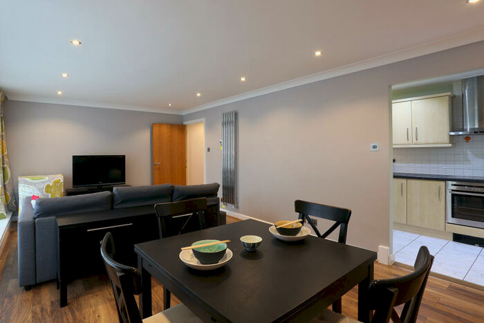 2 Bedroom Flat To Rent In Boardwalk Place, London, E14