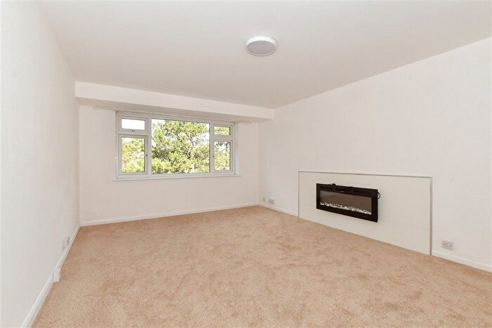 2 Bedroom Flat For Sale In Beechwood Road, Caterham, Surrey, CR3