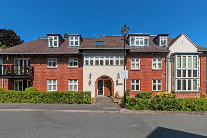 2 Bedroom Flat To Rent In Queens Lodge, Highcroft Road, Winchester, SO22