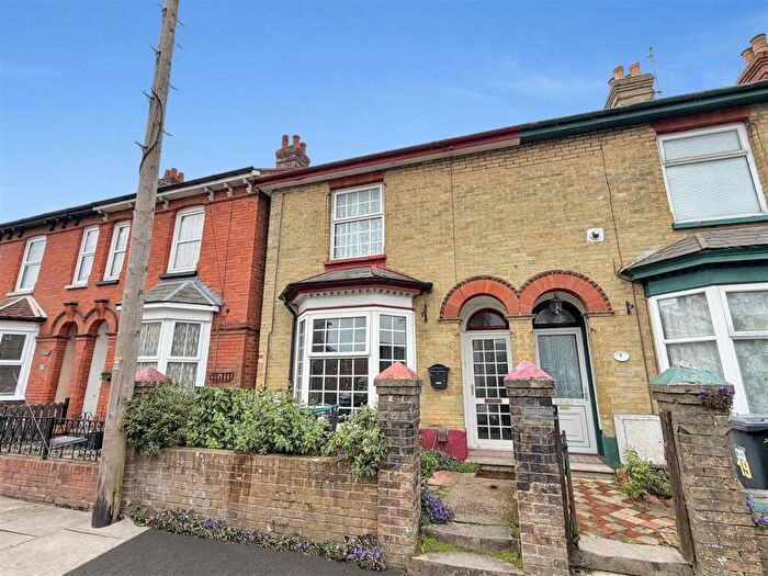 3 Bedroom End Of Terrace House For Sale In Terrace Road, Newport, PO30