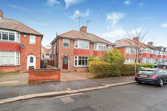 3 Bedroom Semi Detached House For Sale In St. Albans Road, Woodford Green, Essex, IG8