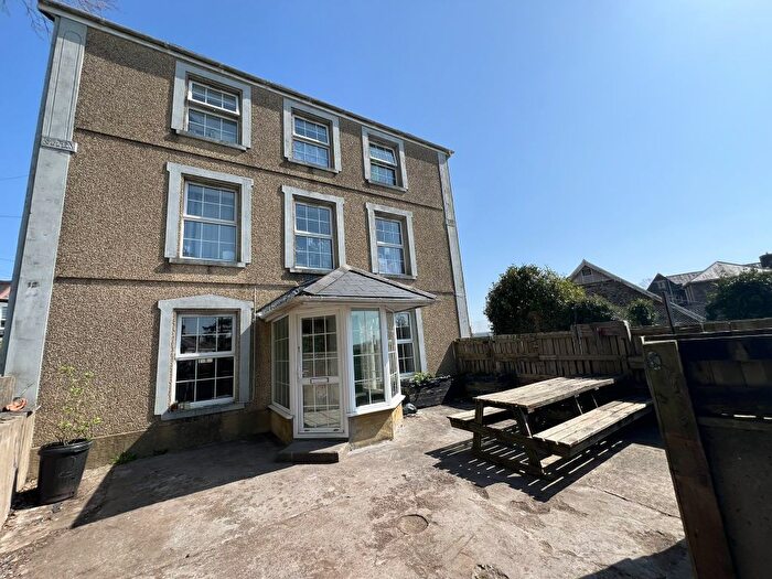 2 Bedroom Flat To Rent In Wellfield Road, Carmarthen, Carmarthenshire, SA31