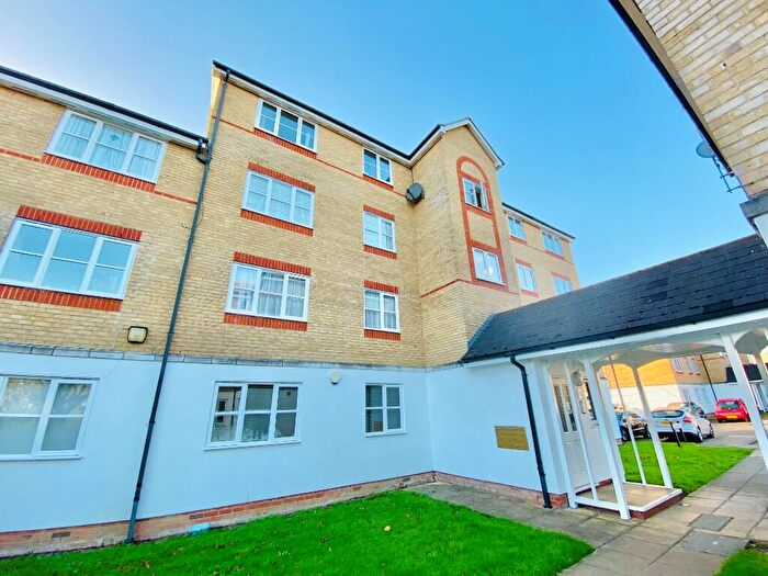 2 Bedroom Apartment To Rent In Clarence Close, New Barnet, EN4