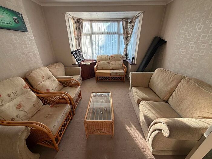 5 Bedroom Terraced House To Rent In Allenby Road, Southall, UB1