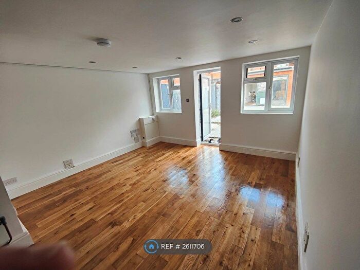 Studio To Rent In Garden Road, Walton-On-Thames, KT12